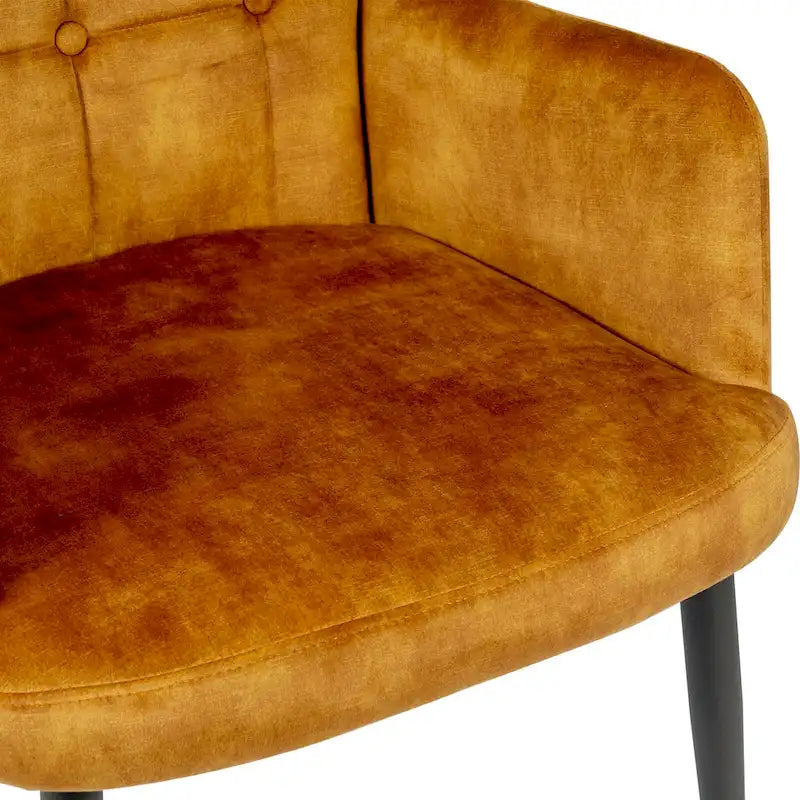 Poltrona d'accento vintage con bottoni trapuntati, schienale alto avvolgente, velluto e similpelle